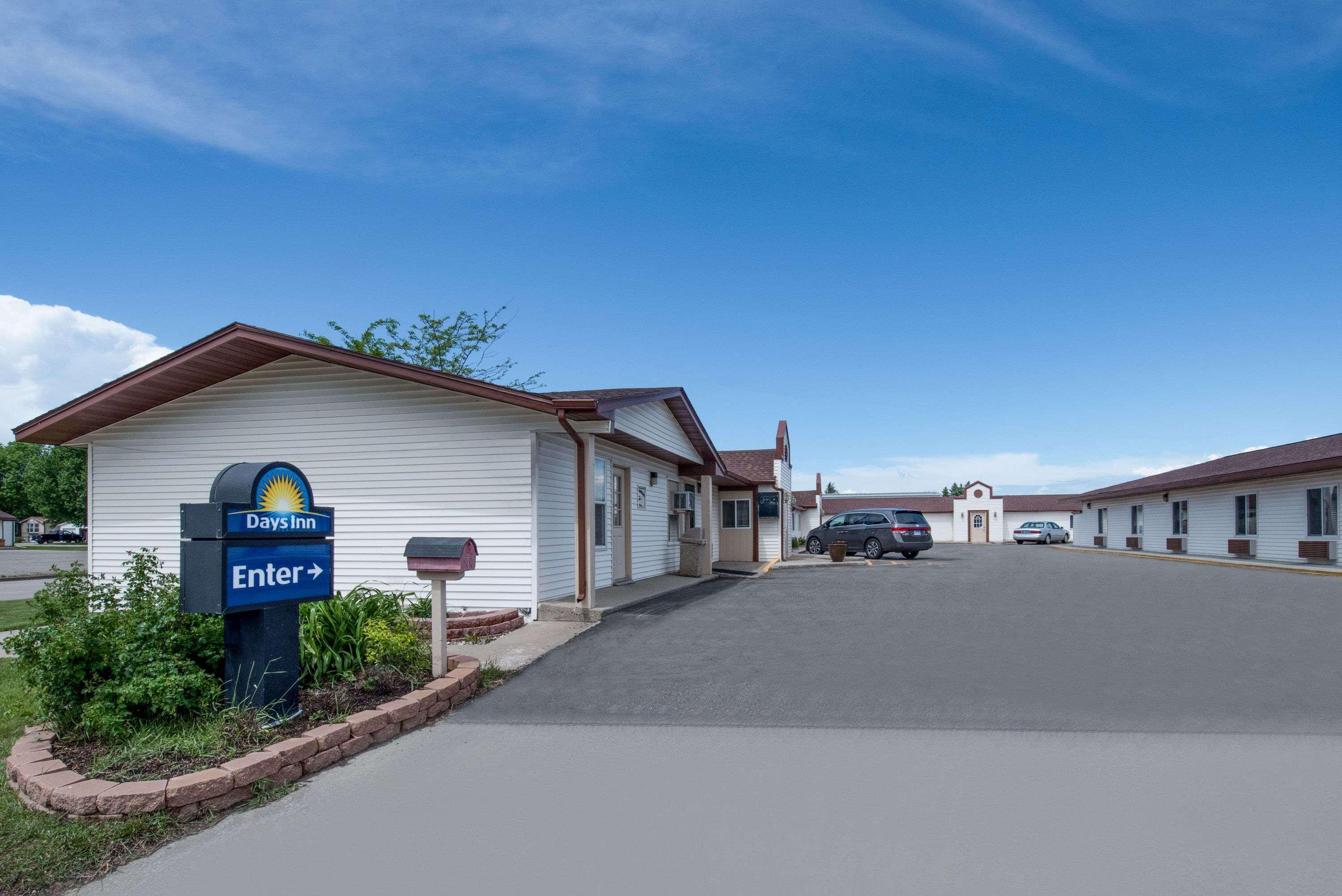 Days Inn By Wyndham Jamestown Exterior photo